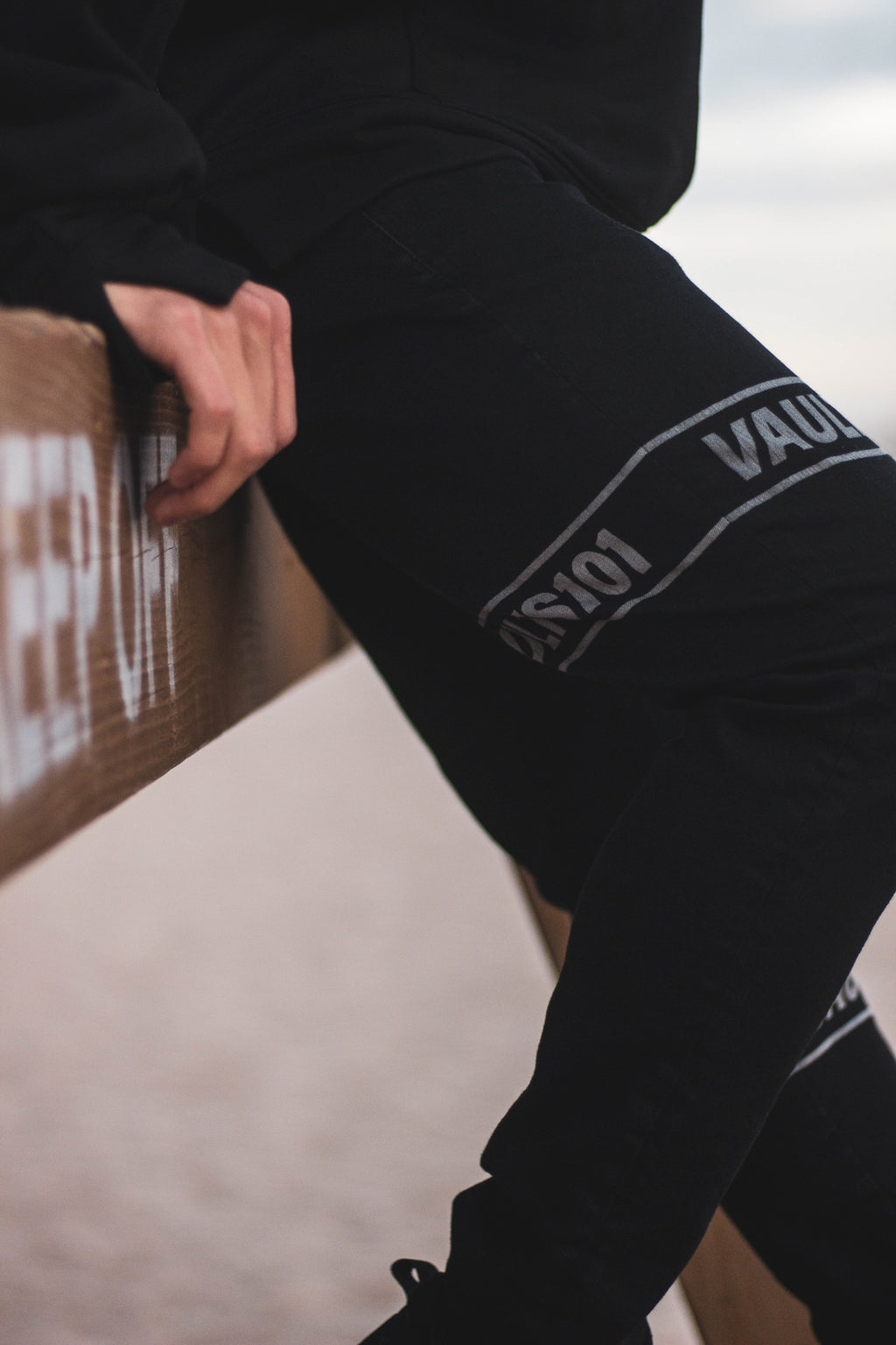 パルクールブランド Vaults101®︎ LINE STRETCH JEAN black ポートレート