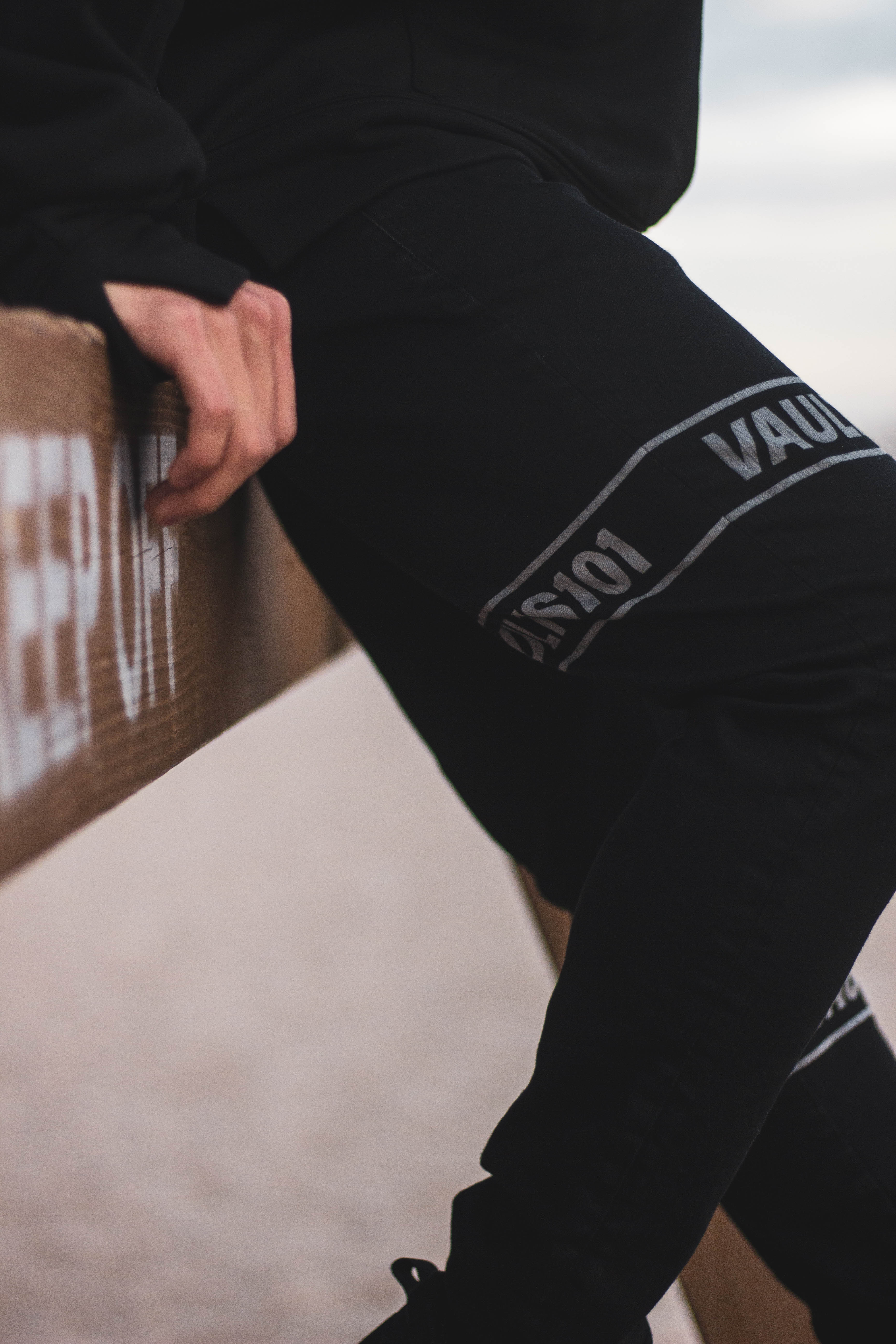 パルクールブランド Vaults101®︎ LINE STRETCH JEAN black ポートレート